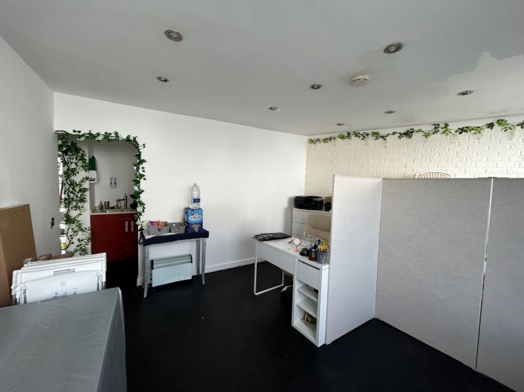 Property 3080 in Chertsey, SurreyFranklin Commercial