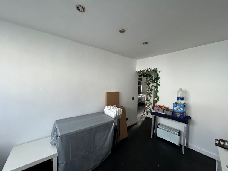 Property 3082 in Thames Ditton, SurreyFranklin Commercial