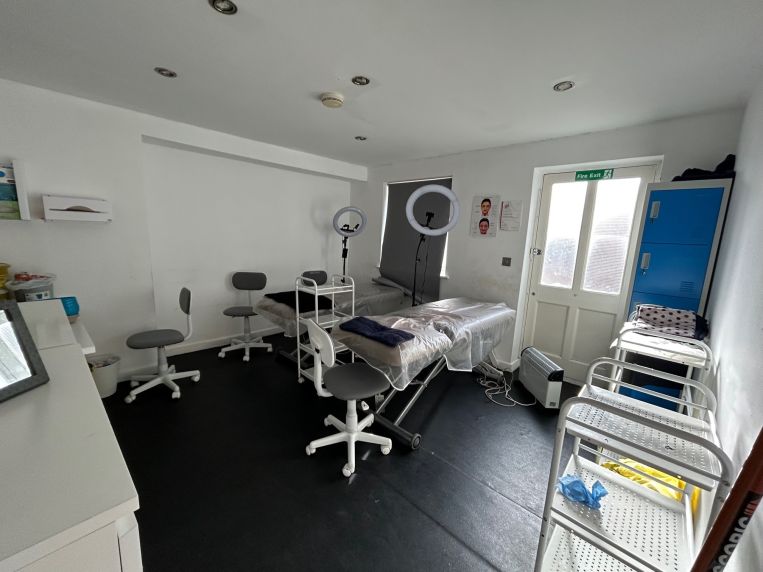 Property 3080 in Chertsey, SurreyFranklin Commercial