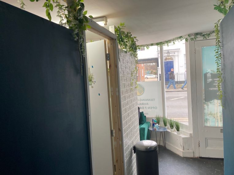 Property 3080 in Chertsey, SurreyFranklin Commercial