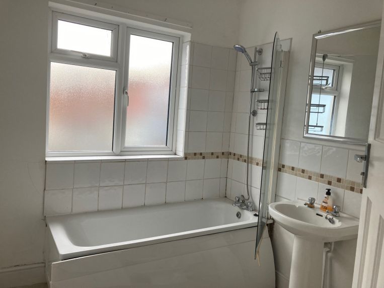 Property 3080 in Chertsey, SurreyFranklin Commercial