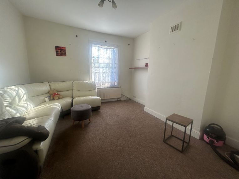 Property 3192 in Chertsey, SurreyFranklin Commercial